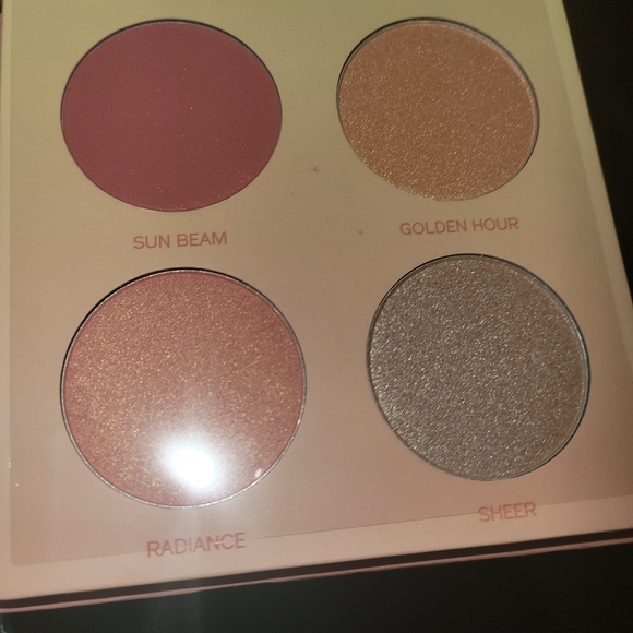 Hipdot Sungodess 4 Shade Face Pallette - Picture 2 of 4